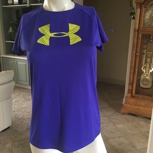 Under Armour Heatgear Loose Girls Top size YLG🌹